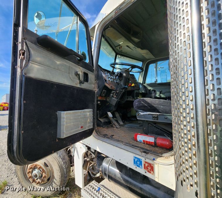 image for item KH9216 1997 Peterbilt 378  dump truck