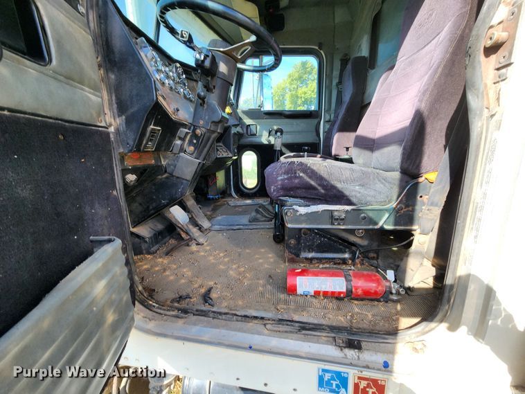 image for item KH9216 1997 Peterbilt 378  dump truck