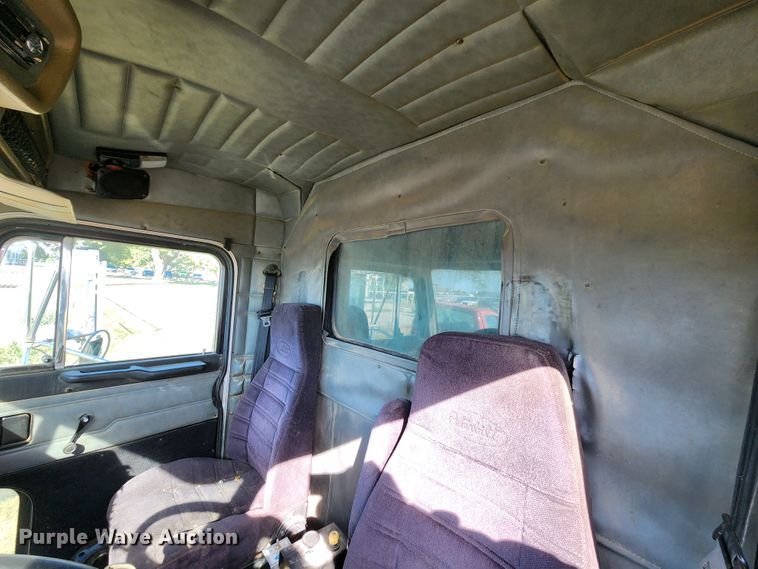 image for item KH9216 1997 Peterbilt 378  dump truck