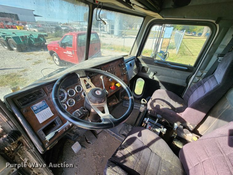 image for item KH9216 1997 Peterbilt 378  dump truck