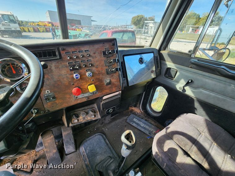 image for item KH9216 1997 Peterbilt 378  dump truck