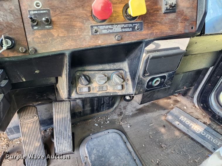 image for item KH9216 1997 Peterbilt 378  dump truck