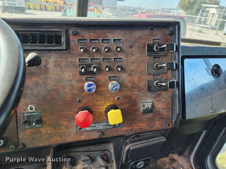 image for item KH9216 1997 Peterbilt 378  dump truck