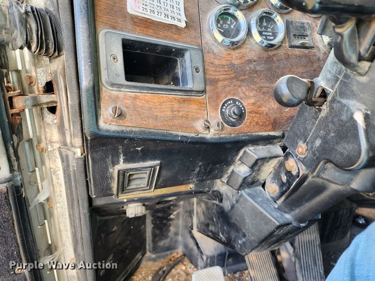 image for item KH9216 1997 Peterbilt 378  dump truck