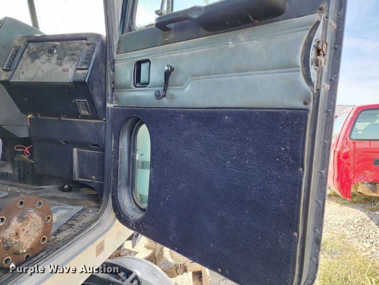 image for item KH9216 1997 Peterbilt 378  dump truck