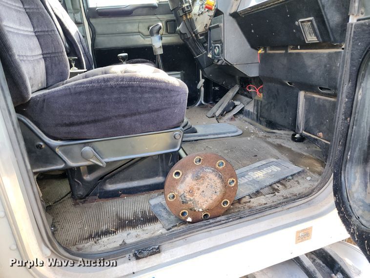 image for item KH9216 1997 Peterbilt 378  dump truck