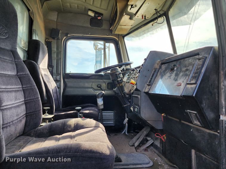 image for item KH9216 1997 Peterbilt 378  dump truck