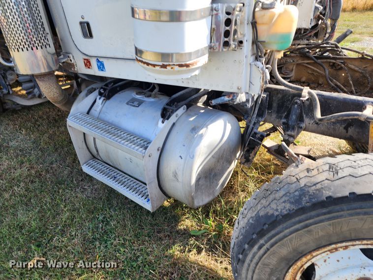 image for item KH9216 1997 Peterbilt 378  dump truck