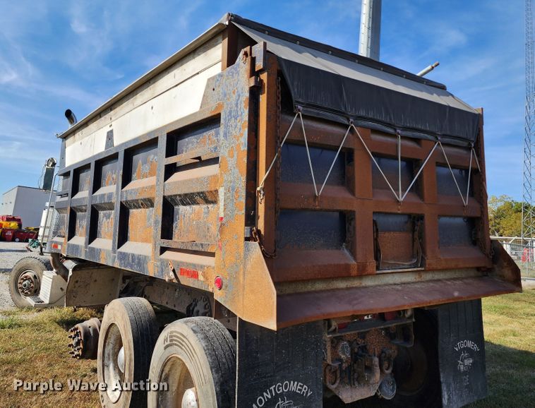 image for item KH9216 1997 Peterbilt 378  dump truck