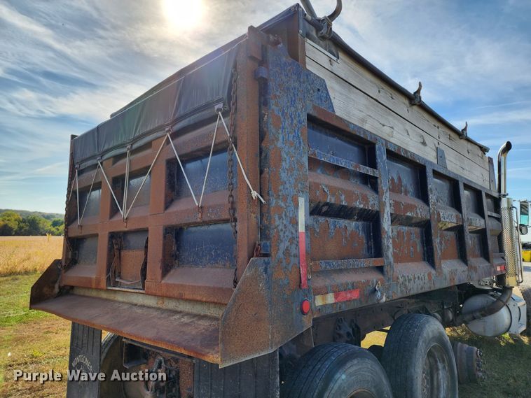 image for item KH9216 1997 Peterbilt 378  dump truck