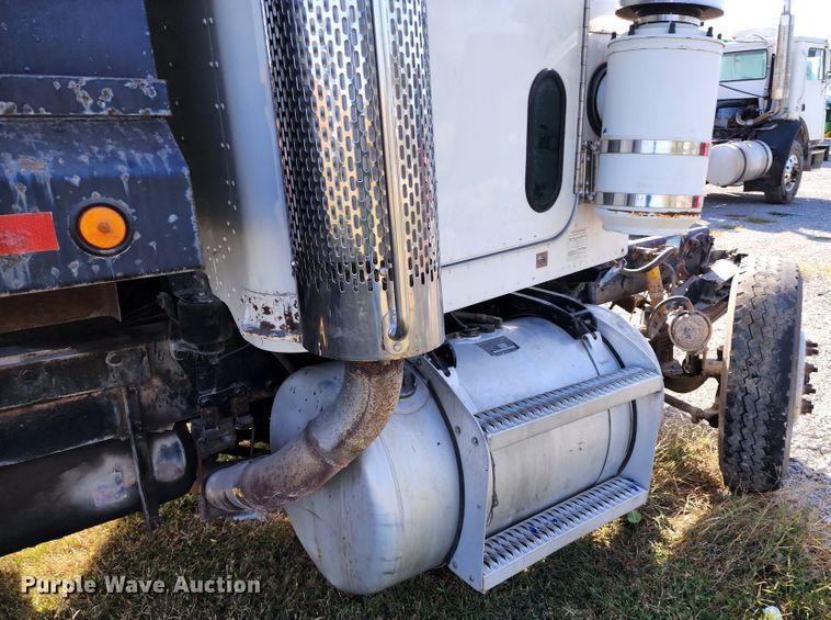 image for item KH9216 1997 Peterbilt 378  dump truck
