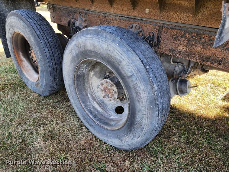 image for item KH9216 1997 Peterbilt 378  dump truck