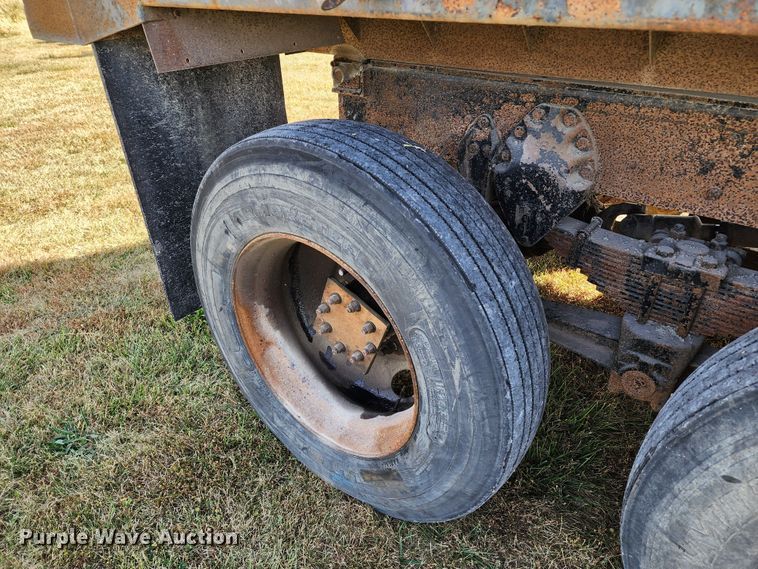 image for item KH9216 1997 Peterbilt 378  dump truck