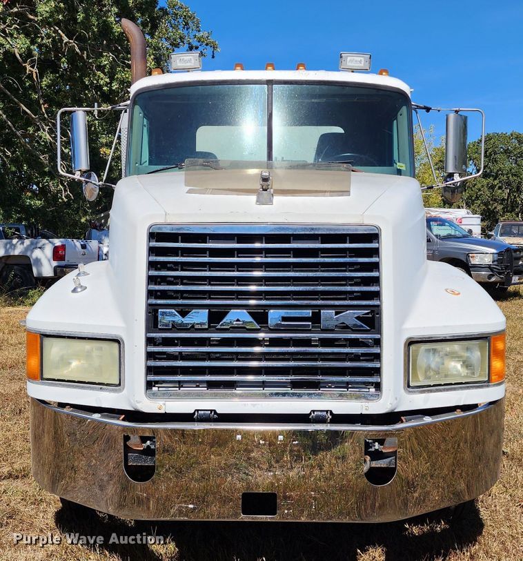 image for item KH9226 2000 Mack CH613  dump truck