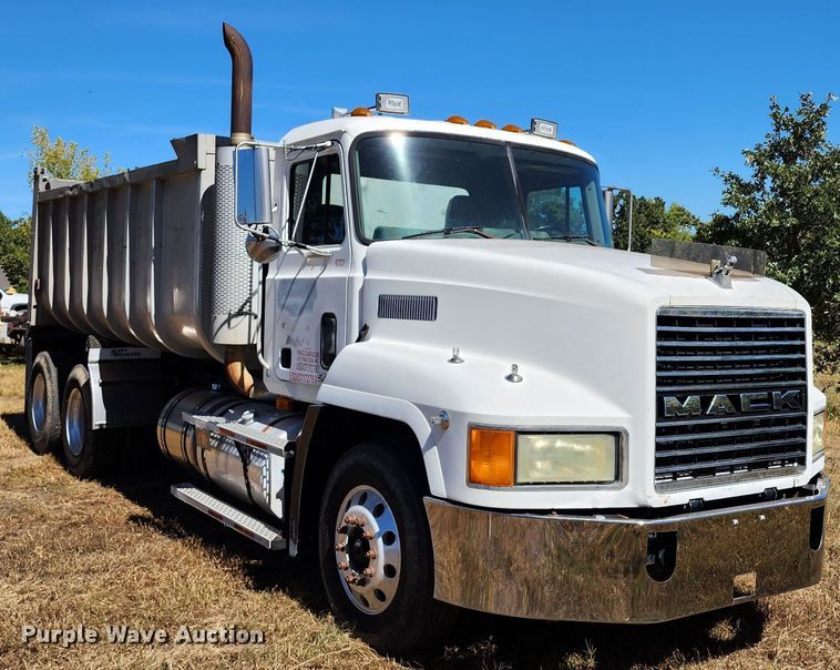 image for item KH9226 2000 Mack CH613  dump truck