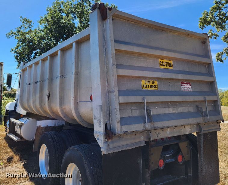 image for item KH9226 2000 Mack CH613  dump truck