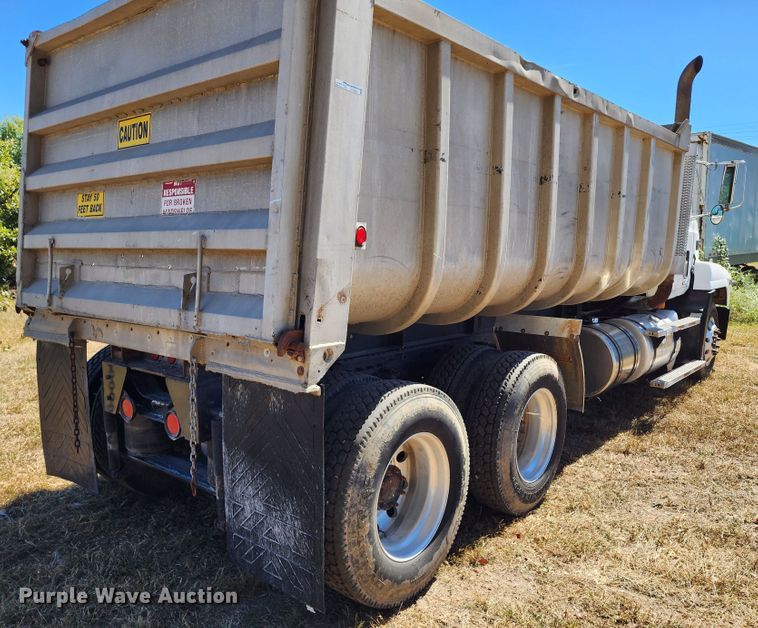 image for item KH9226 2000 Mack CH613  dump truck