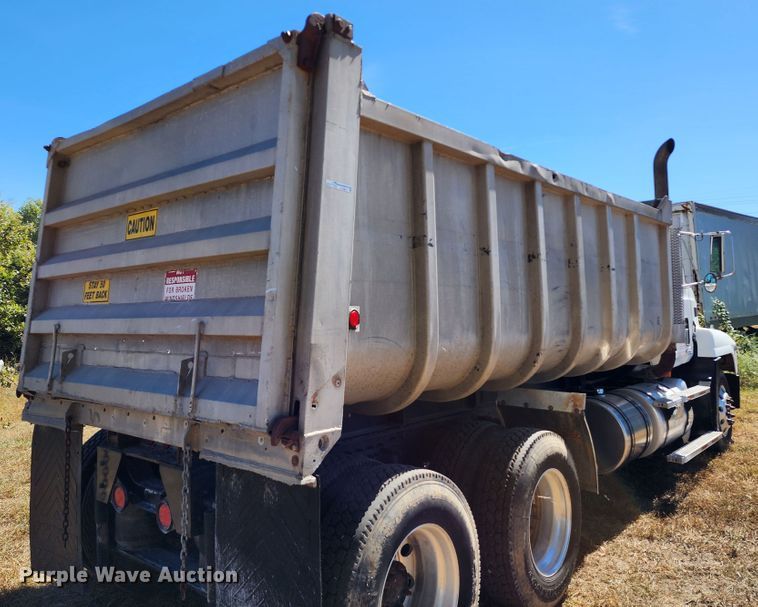 image for item KH9226 2000 Mack CH613  dump truck