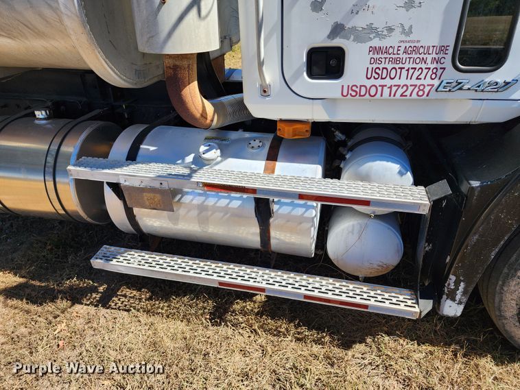 image for item KH9226 2000 Mack CH613  dump truck