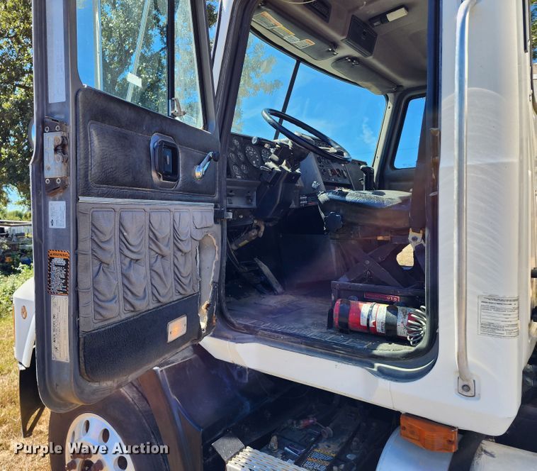 image for item KH9226 2000 Mack CH613  dump truck