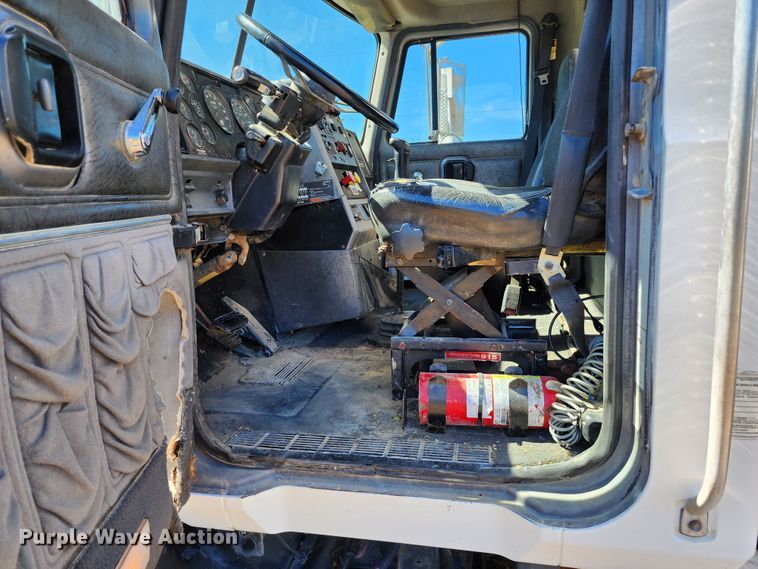 image for item KH9226 2000 Mack CH613  dump truck
