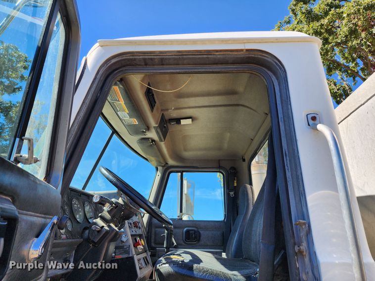 image for item KH9226 2000 Mack CH613  dump truck