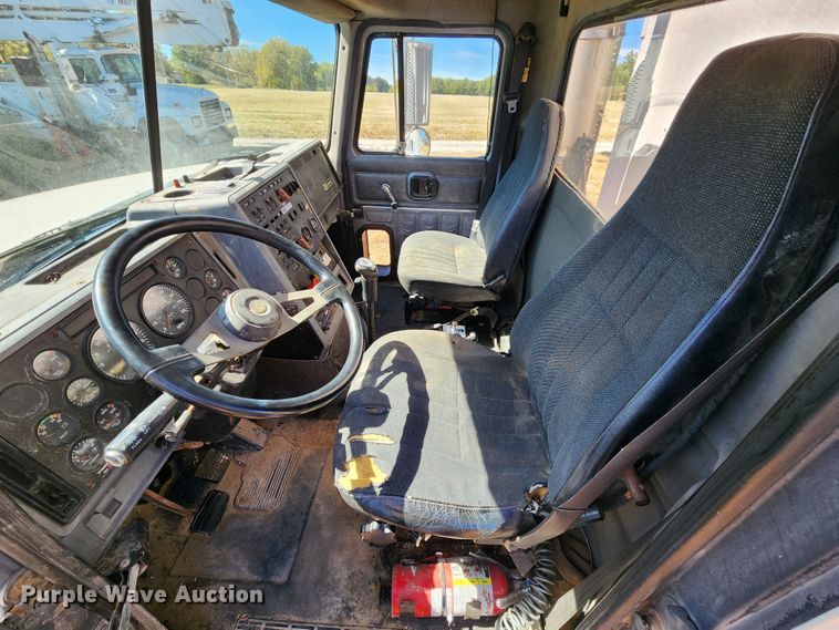 image for item KH9226 2000 Mack CH613  dump truck