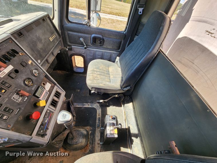 image for item KH9226 2000 Mack CH613  dump truck