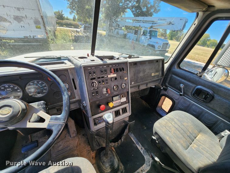 image for item KH9226 2000 Mack CH613  dump truck