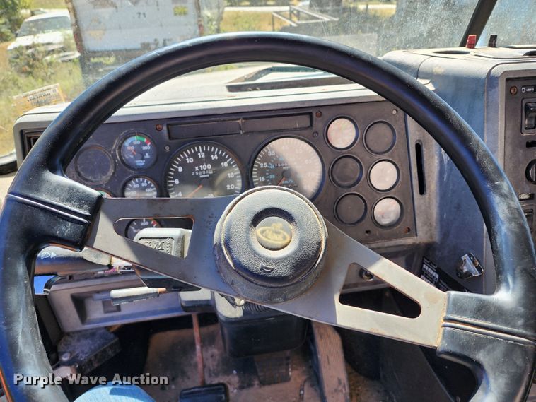 image for item KH9226 2000 Mack CH613  dump truck