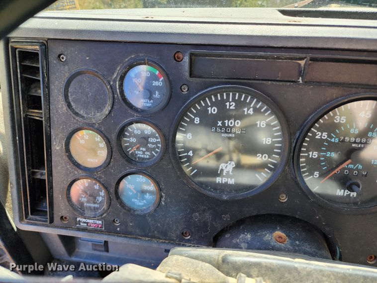 image for item KH9226 2000 Mack CH613  dump truck