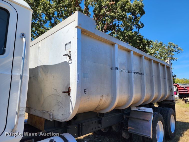 image for item KH9226 2000 Mack CH613  dump truck