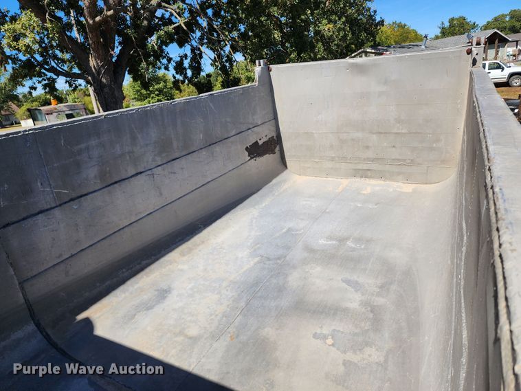 image for item KH9226 2000 Mack CH613  dump truck