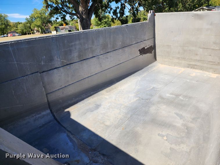 image for item KH9226 2000 Mack CH613  dump truck