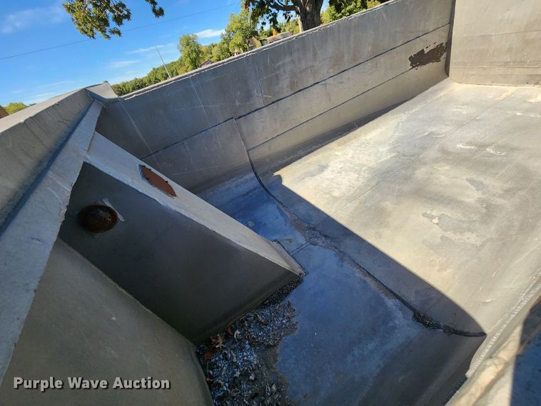 image for item KH9226 2000 Mack CH613  dump truck