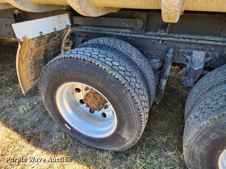 image for item KH9226 2000 Mack CH613  dump truck