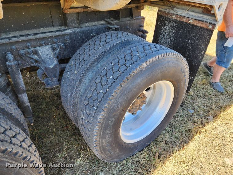 image for item KH9226 2000 Mack CH613  dump truck