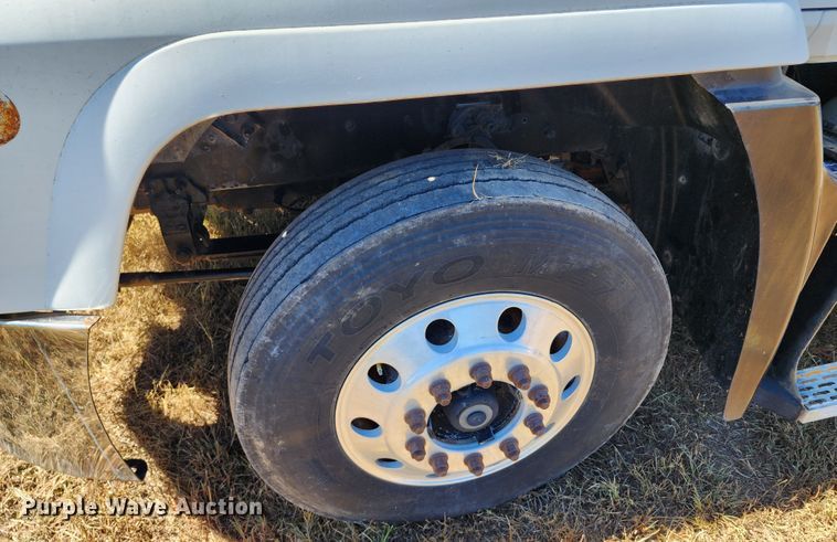 image for item KH9226 2000 Mack CH613  dump truck