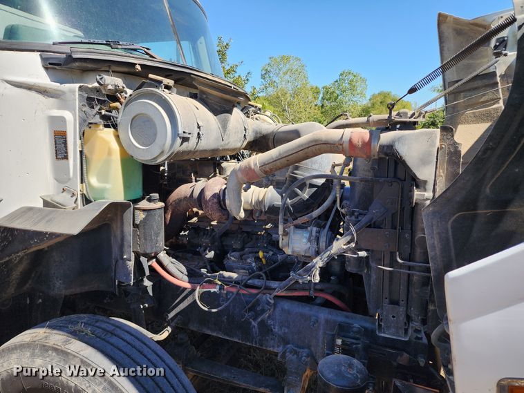 image for item KH9226 2000 Mack CH613  dump truck