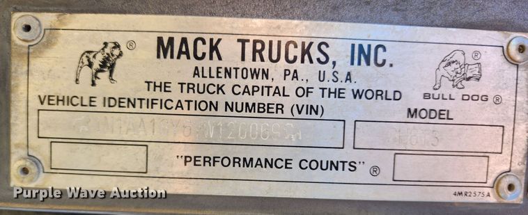 image for item KH9226 2000 Mack CH613  dump truck