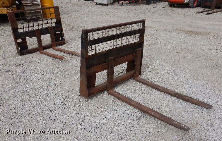 image for item KW9412 (2) Bobcat skid steer forks