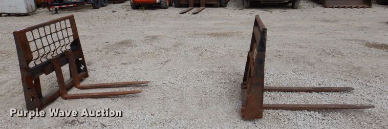 image for item KW9412 (2) Bobcat skid steer forks