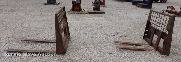 image for item KW9412 (2) Bobcat skid steer forks