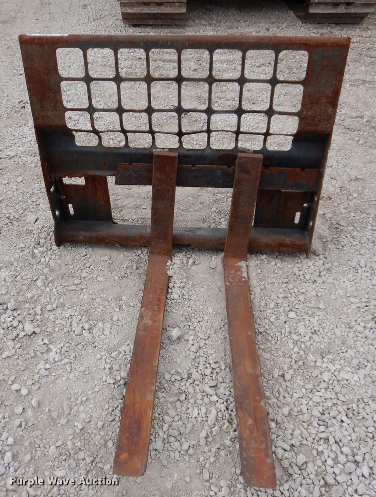 image for item KW9412 (2) Bobcat skid steer forks