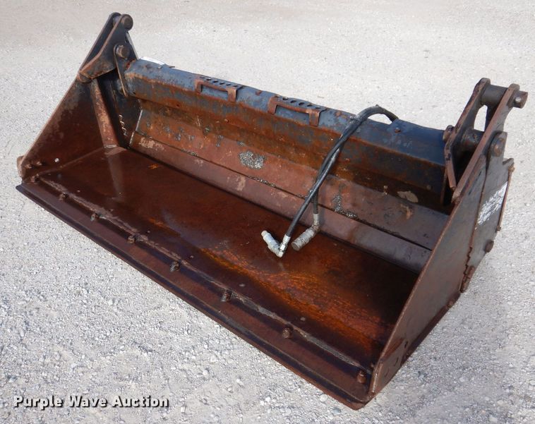 image for item KW9424 Bobcat  skid steer 72" W four-in-one bucket