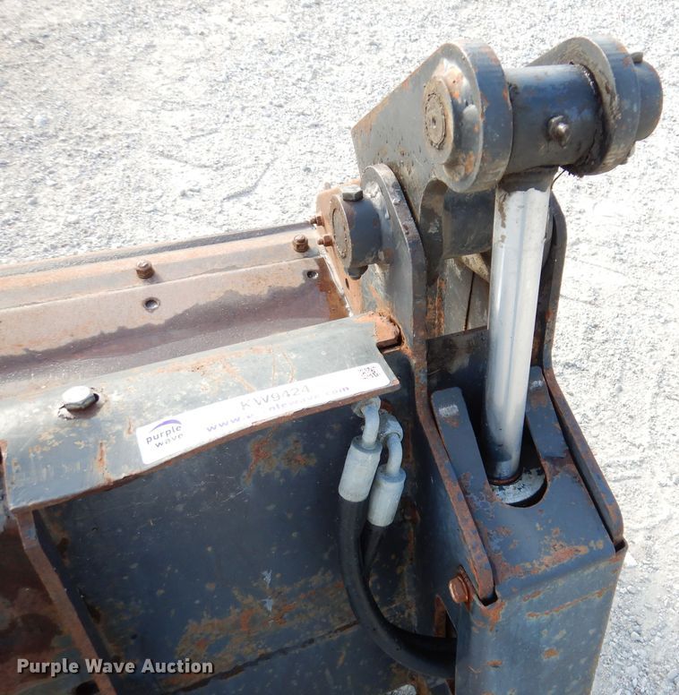 image for item KW9424 Bobcat  skid steer 72" W four-in-one bucket