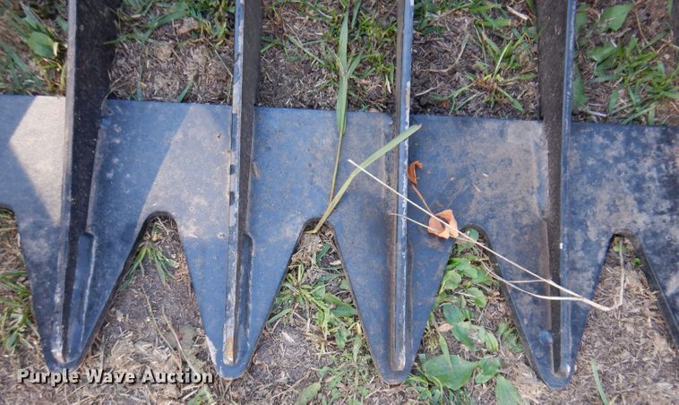 image for item KW9473 Peak  75" W skid steer grapple bucket