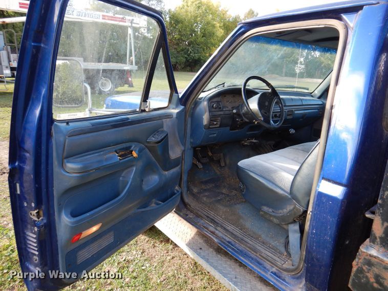 image for item KW9476 1996 Ford F-Super Duty XLT  flatbed truck