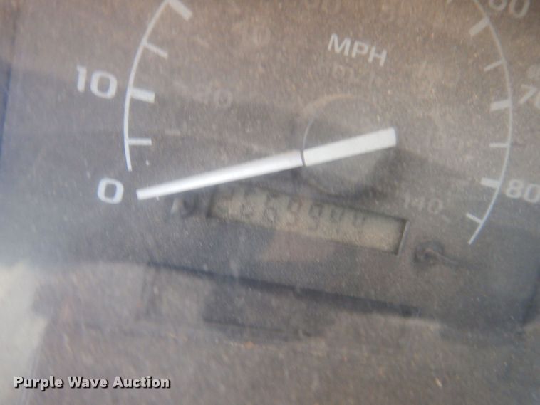 image for item KW9476 1996 Ford F-Super Duty XLT  flatbed truck