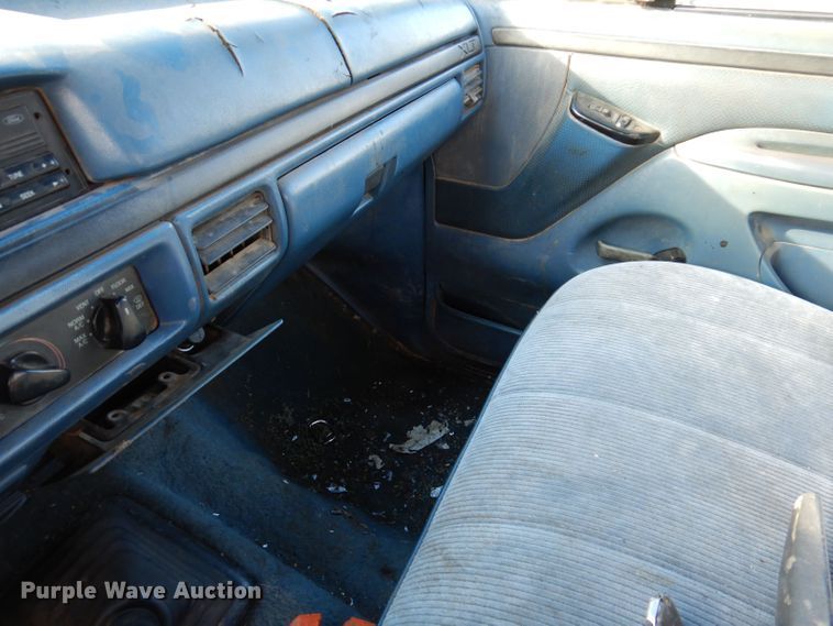 image for item KW9476 1996 Ford F-Super Duty XLT  flatbed truck